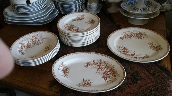Societe Ceramique serie CHARDON in bruin, Antiek en Kunst, Antiek | Servies los, Ophalen of Verzenden