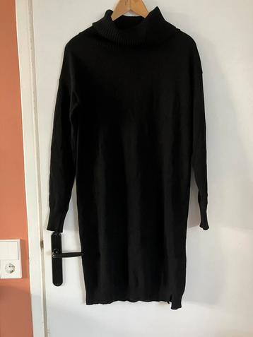 Chique winter jurk van heel zacht Cashmere wol M/38 beschikbaar voor biedingen