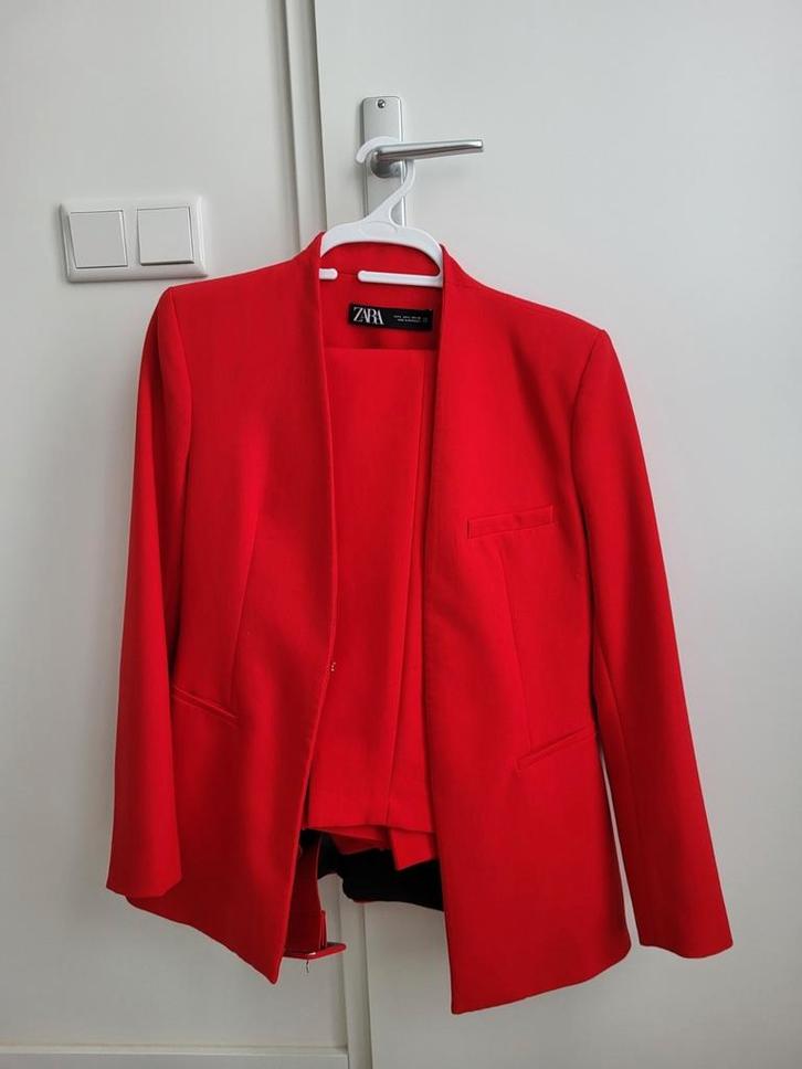 Compleet Zara pak (blazer, pantalon, riem), Kleding | Dames, Jasjes, Kostuums en Pakken, Zo goed als nieuw, Kostuum of Pak, Maat 42/44 (L)