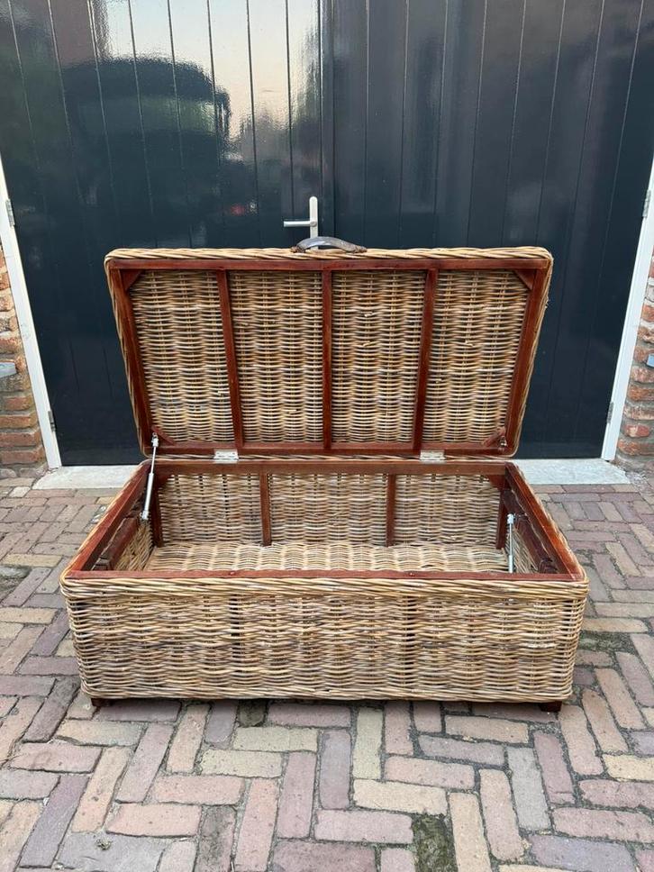 GROTE mand-rotan mand -hutkoffer-kerstdeco/etalage, Huis en Inrichting, Woonaccessoires | Schalen en Manden, Zo goed als nieuw