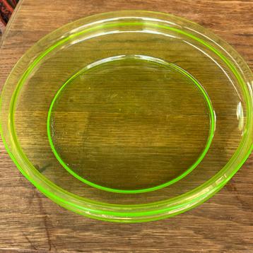 Groene sierschaal beschikbaar voor biedingen