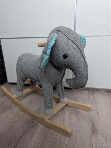 Hobbel olifant  beschikbaar voor biedingen