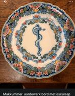Origineel Makkumer bord met esculaap, certificaat, Antiek en Kunst, Antiek | Keramiek en Aardewerk, Ophalen of Verzenden