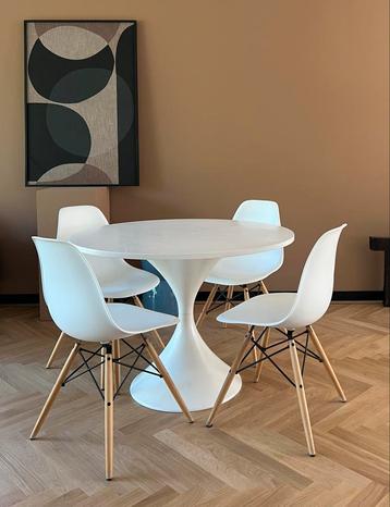 Retro Tafel met 4 Stoelen beschikbaar voor biedingen