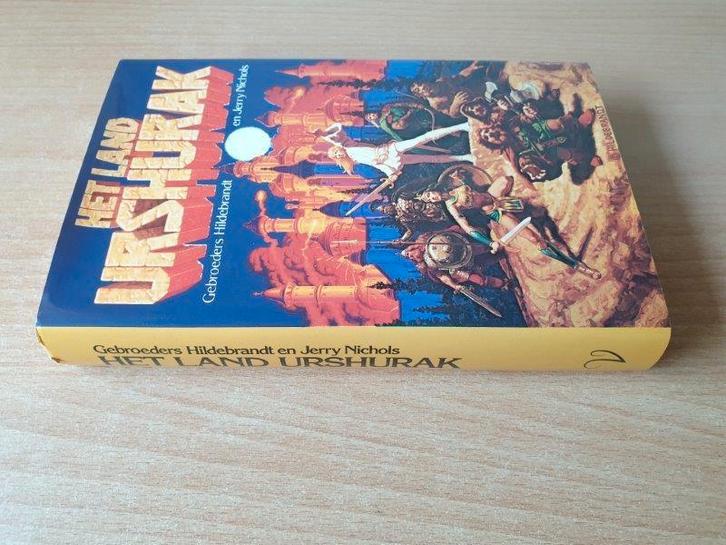 Nichols & Hildebrandt - Het Land van Urshurak (HC + omslag), Boeken, Fantasy, Gelezen, Ophalen of Verzenden