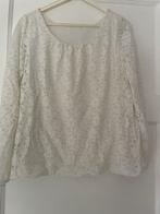 Witte gevoerde  blouse top met  kanten bloemetjes maat 42, Ophalen of Verzenden, Zo goed als nieuw, Maat 42/44 (L), Wit