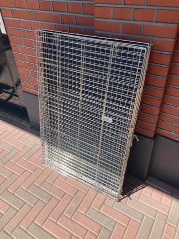 Grote hondenbench  beschikbaar voor biedingen