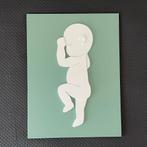 Wanddecoratie /Geboortebord baby van hout met reliëf, Ophalen of Verzenden, Nieuw