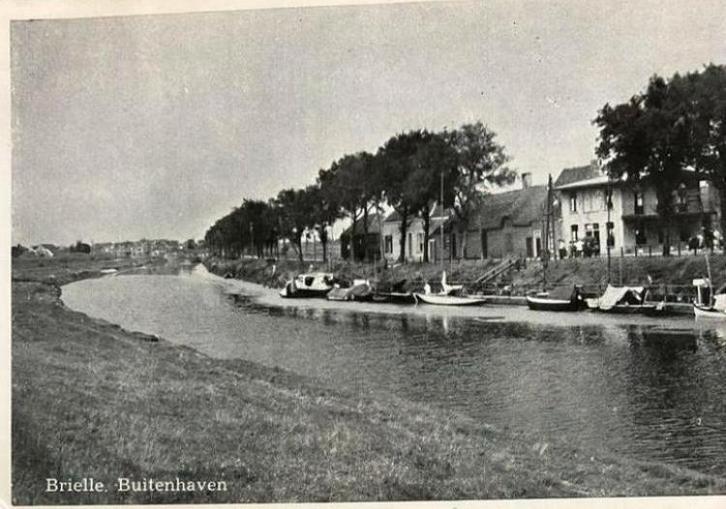 Brielle buitenhaven en Veerweg , c.q. vaarweg naar Brielle, Verzamelen, Ansichtkaarten | Nederland, Ophalen of Verzenden