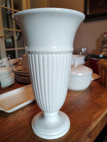 wedgewood vaas groot 28 cm beschikbaar voor biedingen