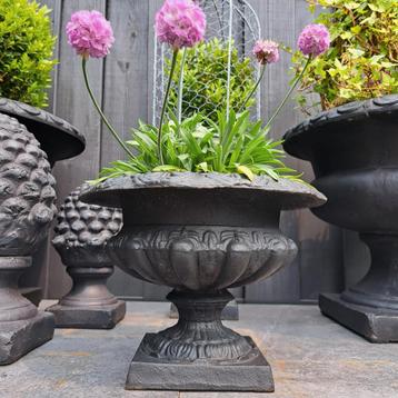 Zeer mooie tuinvaas/ jardiniére  beschikbaar voor biedingen
