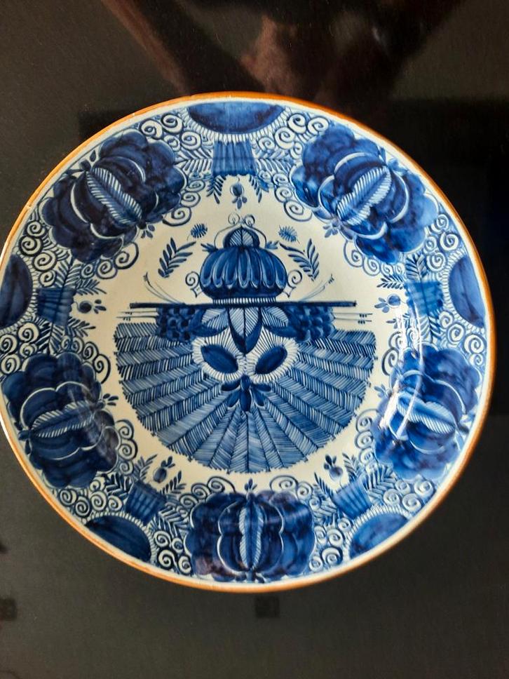Delfts Blauw Bord - Handbeschilderd Aardewerk, Antiek en Kunst, Antiek | Schalen, Ophalen of Verzenden