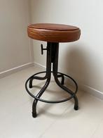 Robuust, industriële draaikruk, leren zitting, Huis en Inrichting, Ophalen, Gebruikt, Hout