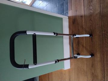 Vier poot kruk  beschikbaar voor biedingen