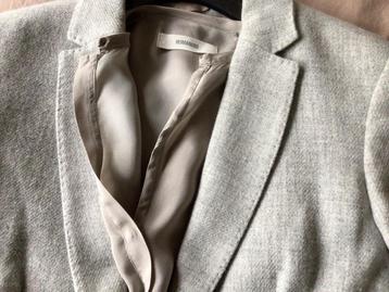 Mooie basic blouse Humanoid in taupe kleur beschikbaar voor biedingen