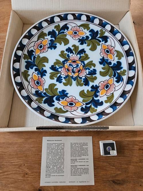 Antiek Makkumer Aardewerk Philips 1992 + zilveren speld, Antiek en Kunst, Antiek | Wandborden en Tegels, Ophalen of Verzenden