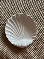 Witte Schelpvormige Schaal, Huis en Inrichting, Woonaccessoires | Schalen en Manden, Porselein of Keramiek, Schaal, Rond, Ophalen of Verzenden