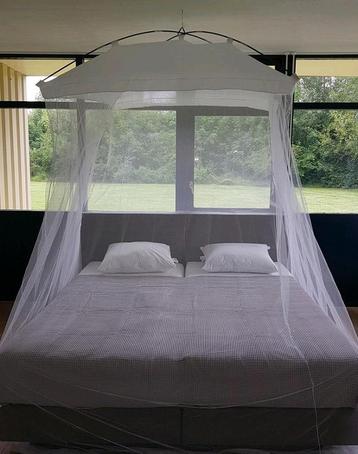 Grote klamboe beschikbaar voor biedingen