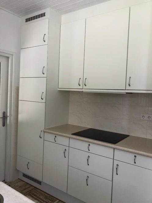 Keuken te koop met inductie, Huis en Inrichting, Keuken | Complete keukens, Gebruikt, Dubbelwandige keuken, Wit, Kunststof, Ophalen