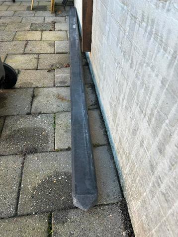 Nieuwe Betonpaal 2,80m beschikbaar voor biedingen