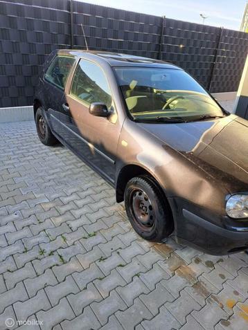 Volkswagen Golf 4 1j 1.4-16V beschikbaar voor biedingen