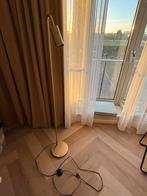 Goudkleurige vloerlamp, 150 cm hoog, Huis en Inrichting, Lampen | Vloerlampen, Ophalen, Gebruikt, Metaal, 150 tot 200 cm