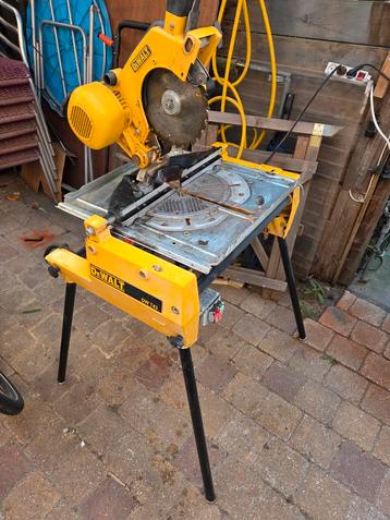 DeWalt DW743 Flipover Zaagmachine beschikbaar voor biedingen