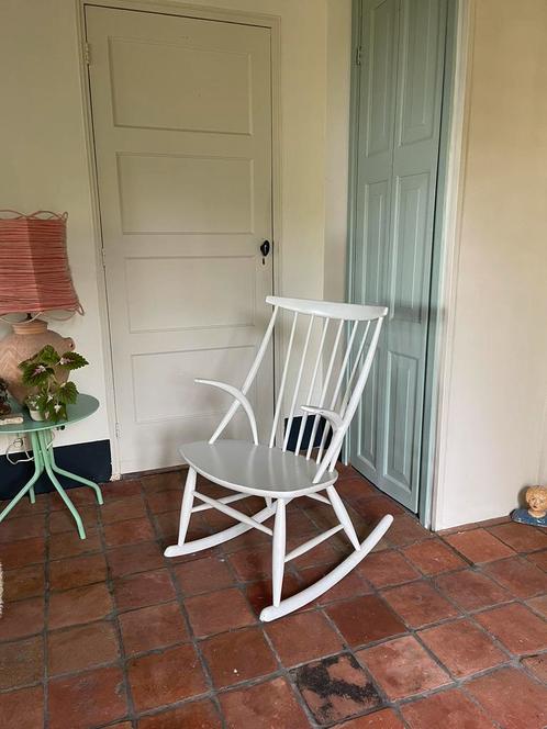 Schommelstoel wit babykamer, Kinderen en Baby's, Kinderkamer | Tafels en Stoelen, Gebruikt, Stoel(en), Ophalen