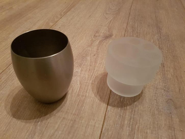 Beker en tandenborstelhouder  RVS beker  WENKO, Huis en Inrichting, Badkamer | Badtextiel en Accessoires, Gebruikt, Overige typen