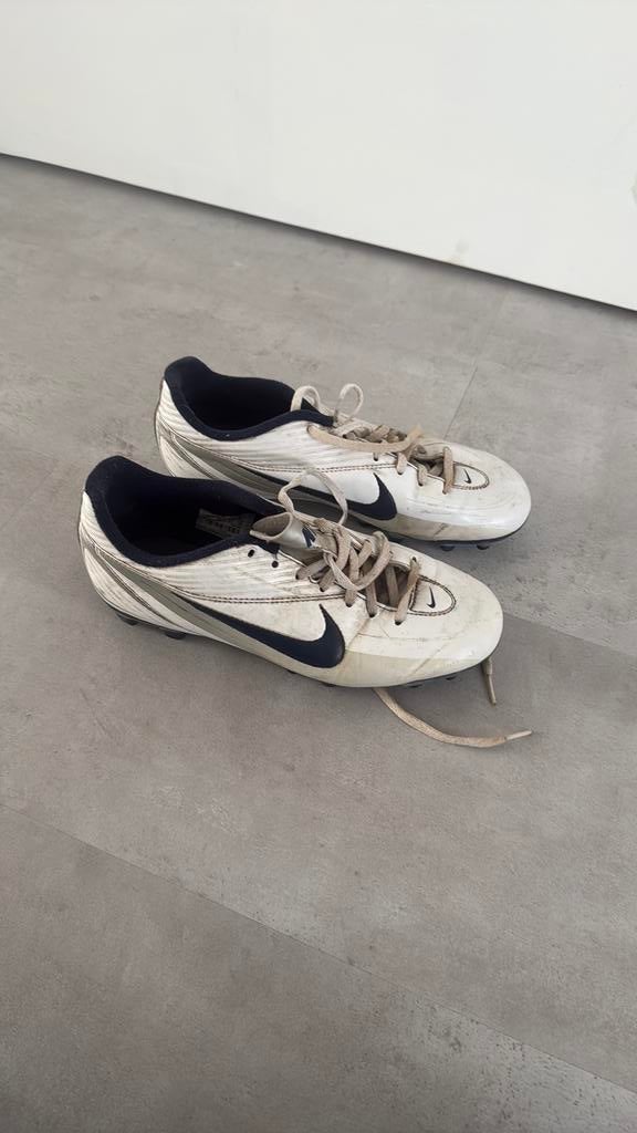 Voetbalschoen Nike maat 41, Ophalen of Verzenden, Zo goed als nieuw, Zwart