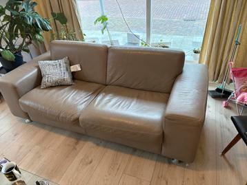 Lederen Tweezitsbank beschikbaar voor biedingen