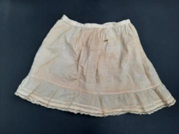 oud beige poppen rok, begin 1900 beschikbaar voor biedingen