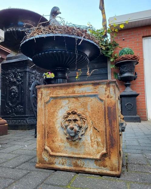 Gietijzeren tuinvazen tuinvaas bloempot Louvre deco ampfore, Tuin en Terras, Tuinvazen, Nieuw, Ophalen