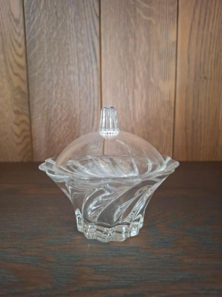 heel mooi klein kristallen schaaltje met dekseltje, Huis en Inrichting, Keuken | Servies, Nieuw, Overige typen, Overige stijlen