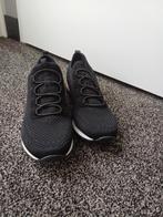 Zwarte schoenen met gouden details - Maat 38, Kleding | Dames, Schoenen, Ophalen of Verzenden, Zo goed als nieuw, Zwart, Sneakers of Gympen