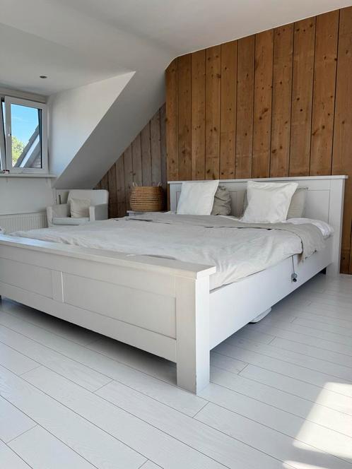 Ledikant wit antiek geloogd grenen inclusief 2 nachtkastjes., Huis en Inrichting, Slaapkamer | Bedden, Gebruikt, Tweepersoons