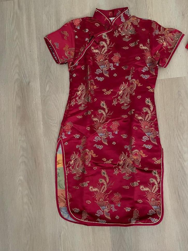 Aziatische meisjes jurk, Kleding | Dames, Jurken, Nieuw, Maat 34 (XS) of kleiner, Rood, Onder de knie, Ophalen of Verzenden