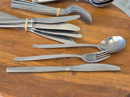Sola bestek 8 messen 9 vorken 10 lepels, Huis en Inrichting, Keuken | Bestek, Gebruikt, Rvs of Chroom, Ophalen of Verzenden