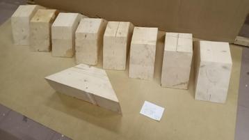 Houten sloffen, houten poeren, houten steunen. beschikbaar voor biedingen