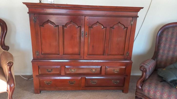 Houten oude kast., Huis en Inrichting, Kasten | Dressoirs, Zo goed als nieuw, 100 tot 150 cm, 50 tot 75 cm, Met lade(s), Met deur(en)