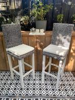 2 prachtige houten barkrukken met rotan zitting, Huis en Inrichting, Barkrukken, 2 krukken, Ophalen, Zo goed als nieuw, 60 tot 90 cm