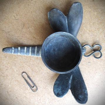 Libelle~Metalen waxinelicht houder~Oude theelichthouder beschikbaar voor biedingen