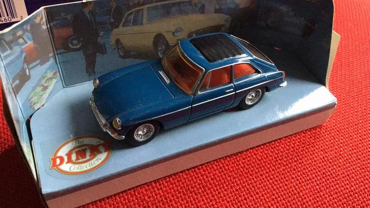 DINKY TOYS MG B GT V8 DIKKE MOTOR = NIEUW + DOOS OOK NOG😅, Hobby en Vrije tijd, Modelauto's | 1:43, Dinky Toys, Ophalen of Verzenden