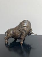 Antieke massieve Bronzen Stier, Antiek en Kunst, Antiek | Koper en Brons, Verzenden, Brons