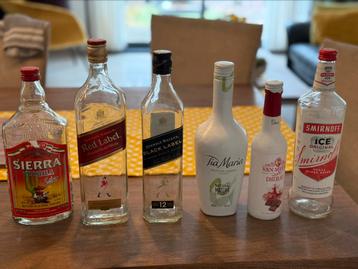 Te koop wegens uitdunnen collectie lege likeur flessen  beschikbaar voor biedingen