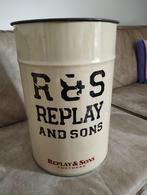 reclame item Replay & Sons, Verzamelen, Merken en Reclamevoorwerpen, Ophalen, Nieuw, Reclamebord