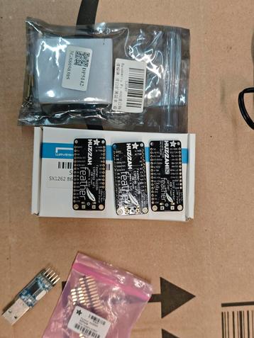 ESP32 + 2x ESP8266 Feather Development Boards beschikbaar voor biedingen