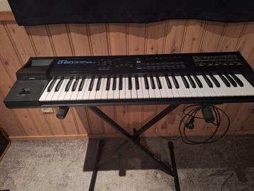 Roland D-20 Synthesizer + Standaard beschikbaar voor biedingen