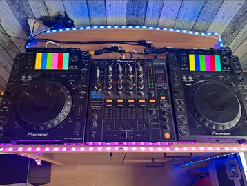 Pioneer CDJ2000 + Pioneer DJM800 set beschikbaar voor biedingen