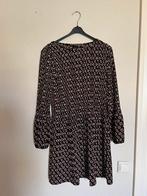 Maje zwarte jurk met geprinte logo’s maat 38, Maat 38/40 (M), Overige kleuren, Ophalen of Verzenden, Zo goed als nieuw